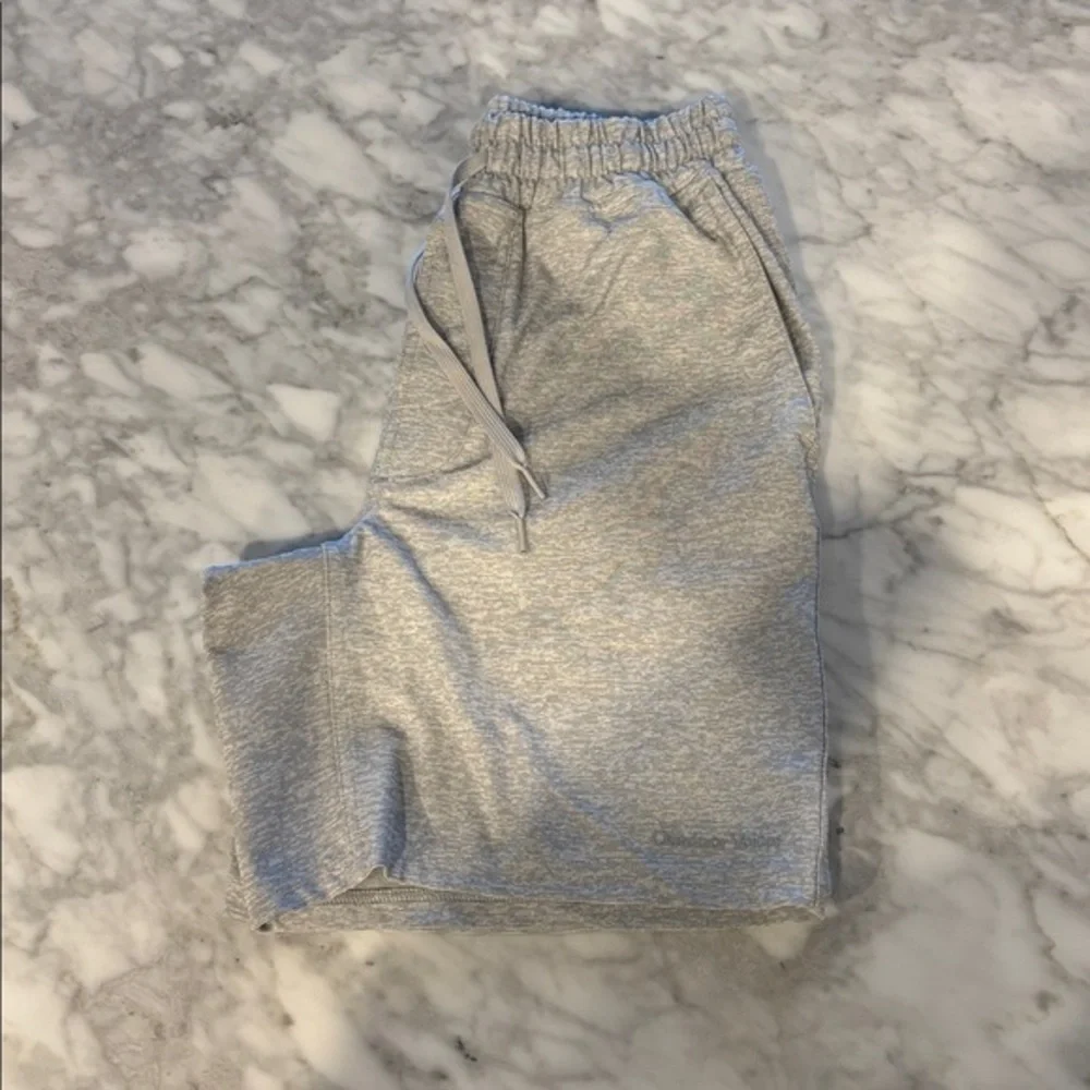 Outdoor voices Sunday Sweatshort 7” gray size XS